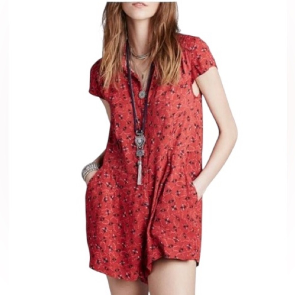 People Red Floral Combo Short Sleeves Romper Size M
